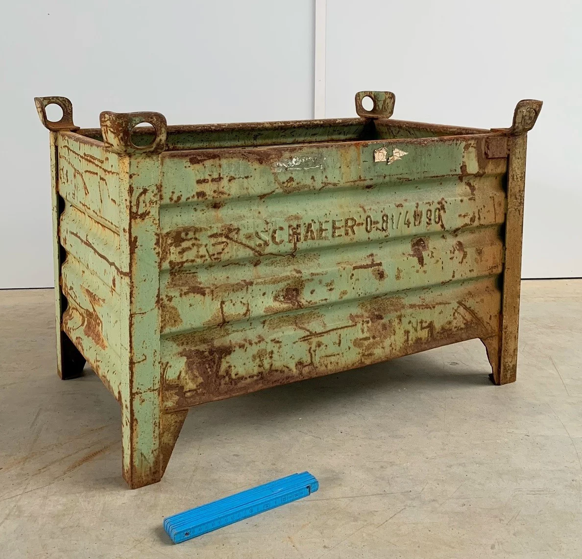 Stahlbehälter SB-855-570 Stapeltransportbehälter, metall-lackiert 800x500x570